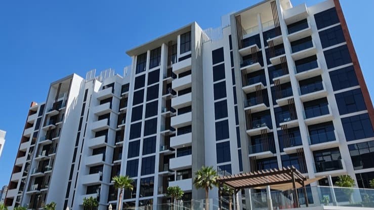 Azizi Riviera 24